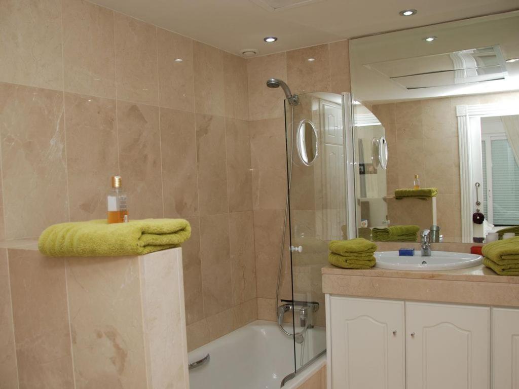 D12 Espectacular Y Moderno Apartamento En Primera Linea - Estepona - Sinfonia Del Mar 외부 사진